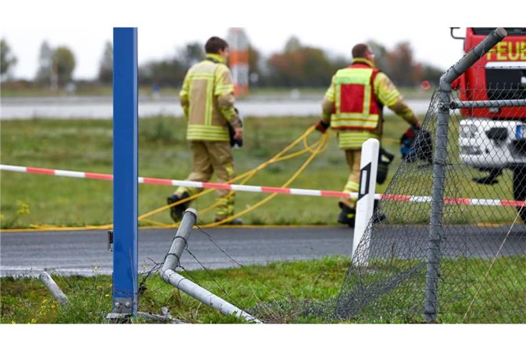 Erneuter Sicherheitsvorfall am Flughafen Leipzig/Halle: Ein Zaun an der Zufahrt zum Flugplatzgelände wurde durchbrochen.
