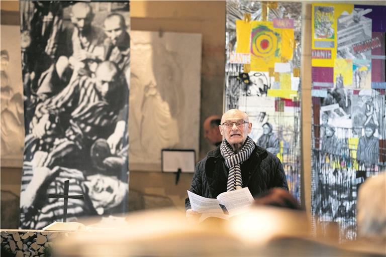 Ernst Hövelborn bei der Erinnerungsveranstaltung an die Befreiung von Auschwitz in der Backnanger Friedhofkapelle. Foto: A. Becher