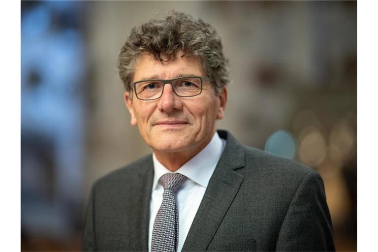 Ernst-Wilhelm Gohl, Dekan des evangelischen Kirchenbezirks Ulm, steht im Münster von Ulm. Foto: Sebastian Gollnow/dpa/Archivbild