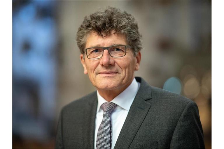 Ernst-Wilhelm Gohl, Dekan des evangelischen Kirchenbezirks Ulm, steht im Münster von Ulm. Foto: Sebastian Gollnow/dpa/Archiv