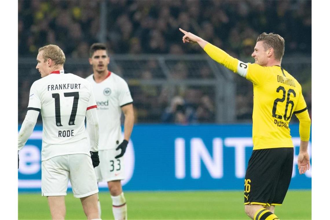 Eröffnete den Dortmunder Torreigen gegen Frankfurt: Lukasz Piszczek (r). Foto: Bernd Thissen/dpa