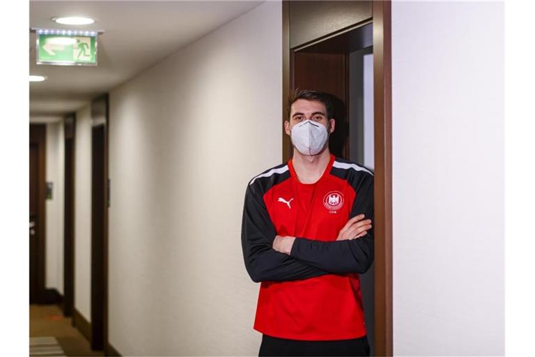 Ersatzmann Hendrik Wagner feiert nach mehrtägiger Quarantäne sein EM-Debüt in der deutschen Handball-Nationalmannschaft. Foto: Sascha Klahn/saschaklahn.com/dpa