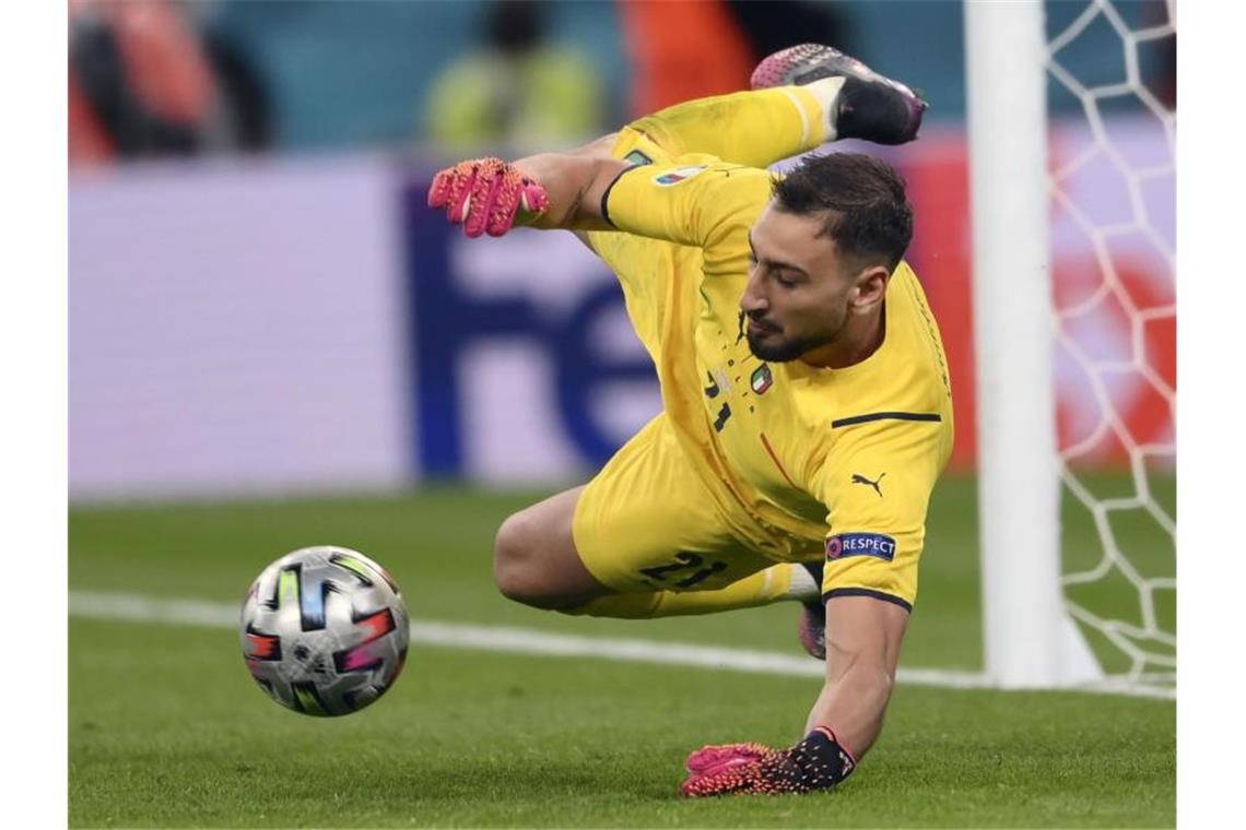 Das „Traumfinale“ der EM: Three Lions gegen Azzurri Erst 22 Jahre alt, aber schon sehr erfahren: Italien-Keeper Gianluigi Donnarumma. Foto: Laurence Griffiths/Pool Getty/AP/dpa