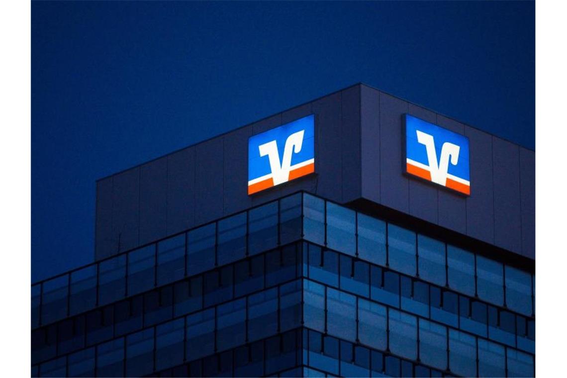 Sabotageangriff legt Onlinebanking bei Volksbanken lahm Erst gab es bei der Volksbank eine Attacke auf das Rechenzentrum des IT-Dienstleisters, dann auf das Rechenzentrum in Münster. Foto: Marijan Murat/dpa/Archivbild