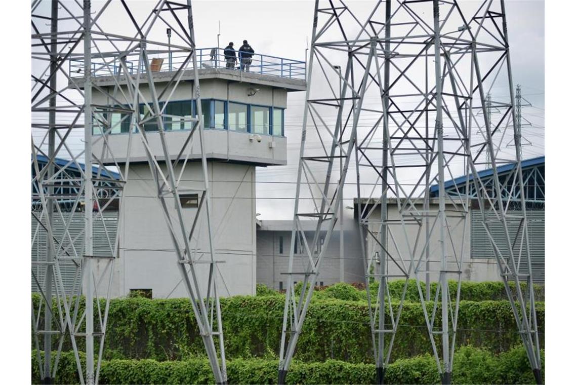 Bandenkrieg hinter Gittern: Tote in Gefängnis in Ecuador Erst im Februar waren bei heftigen Zusammenstößen Dutzende Menschen getötet worden. Foto: Marcos Pin Mendez/dpa/Archiv