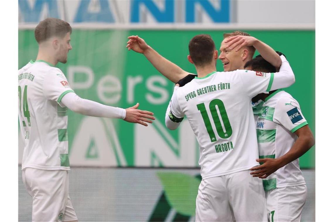 Erst kurz vor Ende konnte sich Fürth doch noch einen Punkt im Derby gegen Nürnberg sichern. Foto: Daniel Karmann/dpa