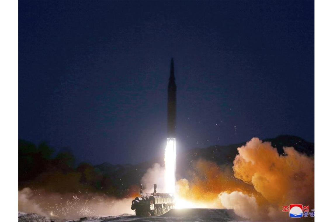 Nordkorea testet zwei mutmaßliche Marschflugkörper Erst Mitte Januar testete Nordkorea nach Angaben von Seoul eine Hyperschallrakete. Foto: KCNA/dpa