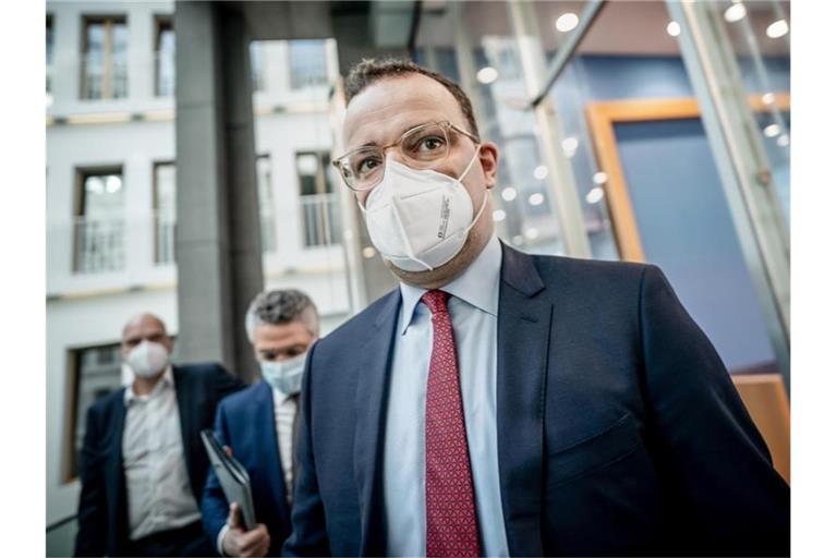 Erst war es die Opposition, dann auch die SPD, nun die CSU: Für Fehler in der Corona-Krise werden vor allem der Gesundheitsminister und sein Ressort verantwortlich gemacht. Foto: Michael Kappeler/dpa