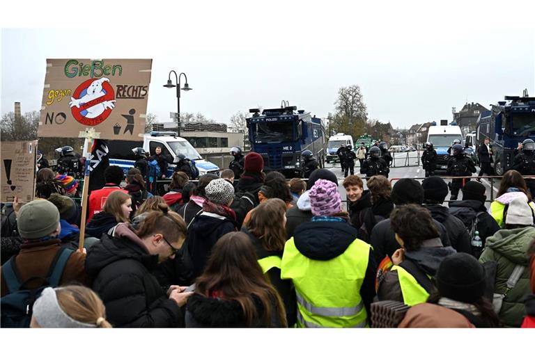 Erste Verletzte erreichen das Uniklinikum.