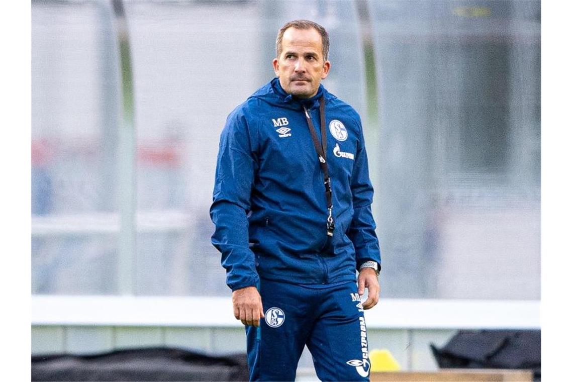 Erster Arbeitstag: Manuel Baum soll den FC Schalke 04 aus der Krise führen. Foto: Guido Kirchner/dpa