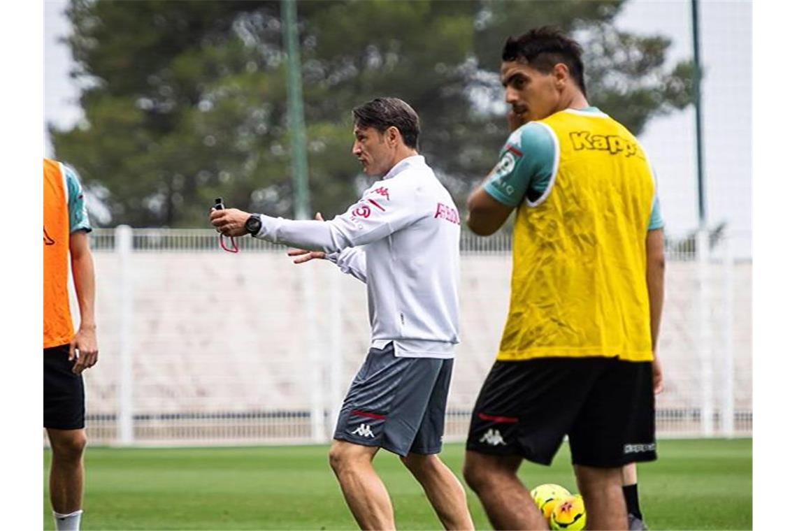 Kovac: AS Monaco „richtige Platz für das richtige Projekt“ Erster Arbeitstag: Niko Kovac (M) bei seinem Dienstbeginn bei der AS Monaco. Foto: Franckie Tourdre/asmonaco/dpa