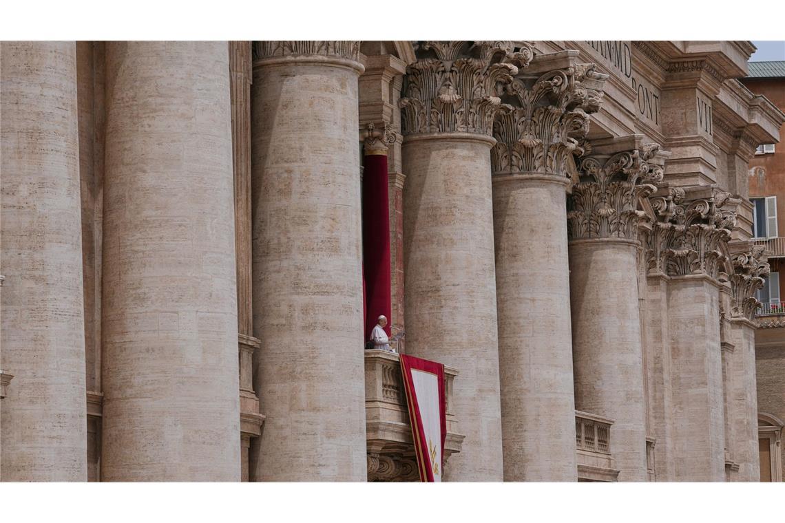 Neuer Papst Leo XIV. mahnt: "Nie wieder Krieg!" Erster Sonntagssegen des neuen Papstes.