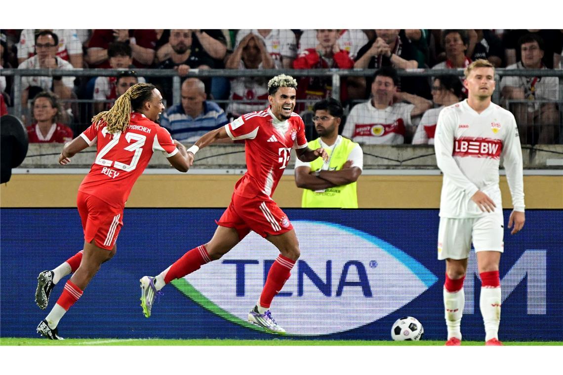 Erster Bayern-Titel: Kein Woltemade, aber Díaz liefert schon Erstes Pflichtspiel, erstes Tor: Bayern-Neuzugang Luis Díaz (M.) traf am Samstag in Stuttgart.