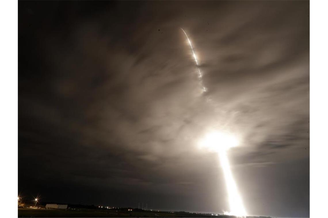 Erstmals seit drei Jahren ist mit Matthias Maurer wieder ein deutscher Astronaut zur Internationalen Raumstation ISS aufgebrochen. Foto: John Raoux/AP/dpa