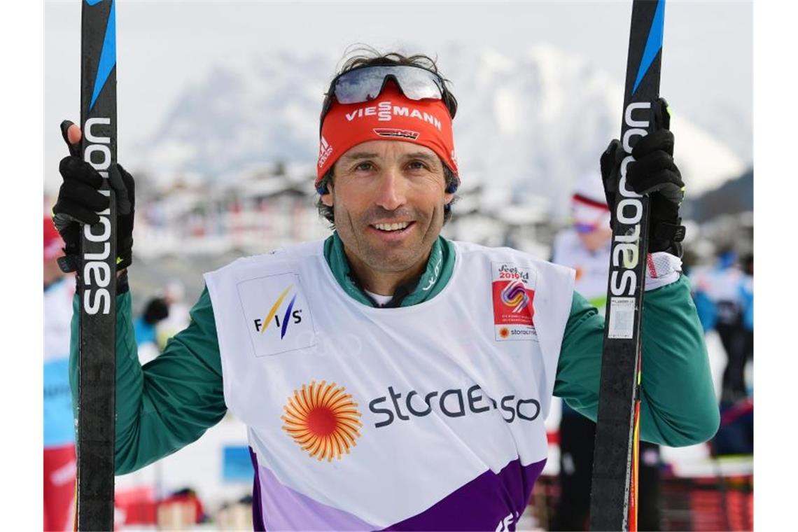 Erwartet bei der Heim-WM in Oberstdorf keine sportlichen Sensationen von seinem Team: Langlauf-Bundestrainer Peter Schlickenrieder. Foto: Hendrik Schmidt/zb/dpa