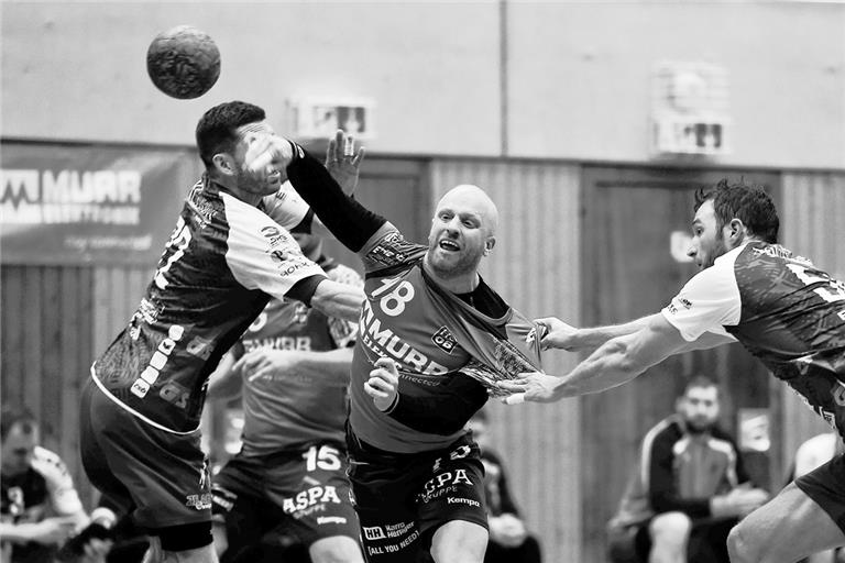 Erwartet gegen Fürstenfeldbruck eine intensive und körperbetonte Begegnung: HCOB-Rückraumspieler Jonas Frank.Foto: A. Becher
