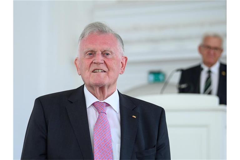 Erwin Teufel (l, CDU), ehemaliger Ministerpräsident von Baden-Württemberg. Foto: Sebastian Gollnow
