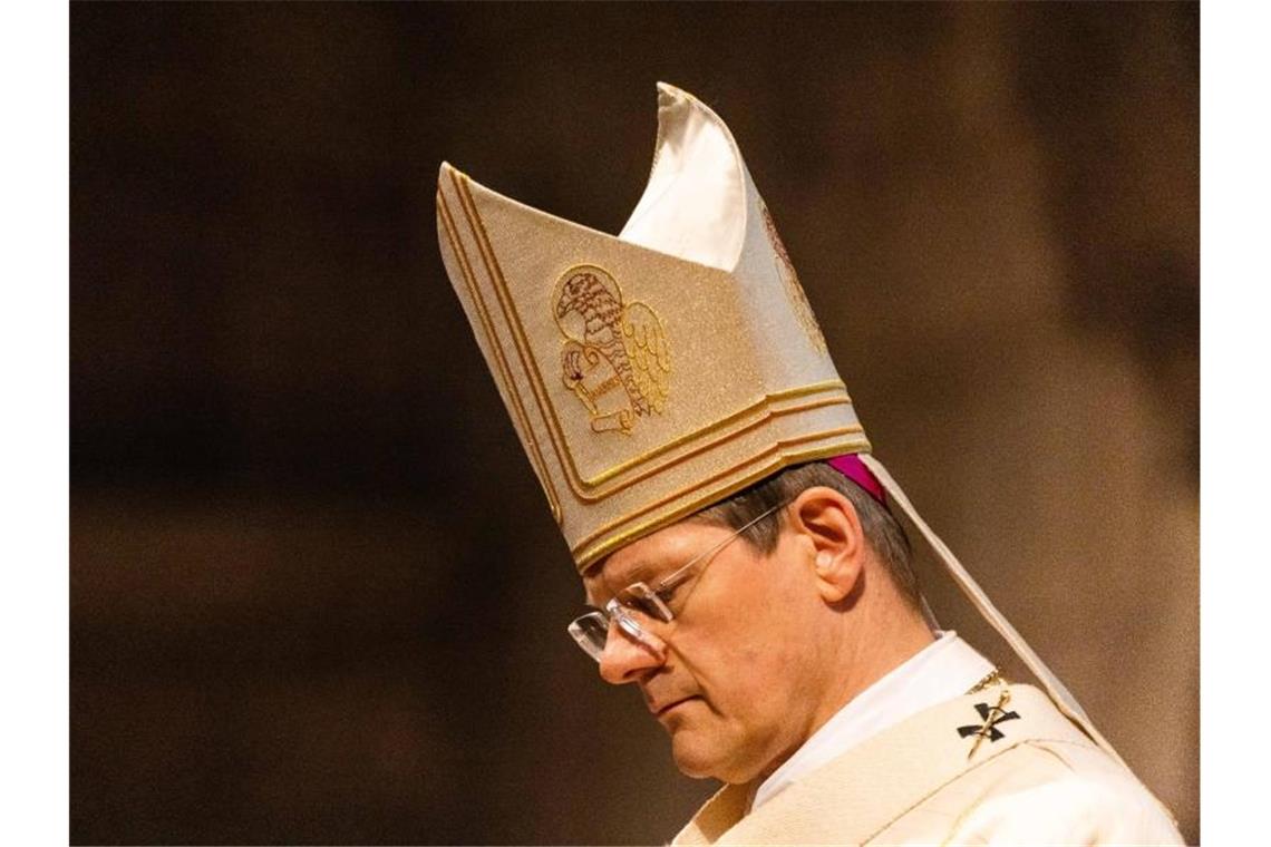 Erzbischof Burger erschüttert über Missbrauchsgutachten Erzbischof Stephan Burger steht im Freiburger Münster. Foto: Philipp von Ditfurth/dpa/Archivbild