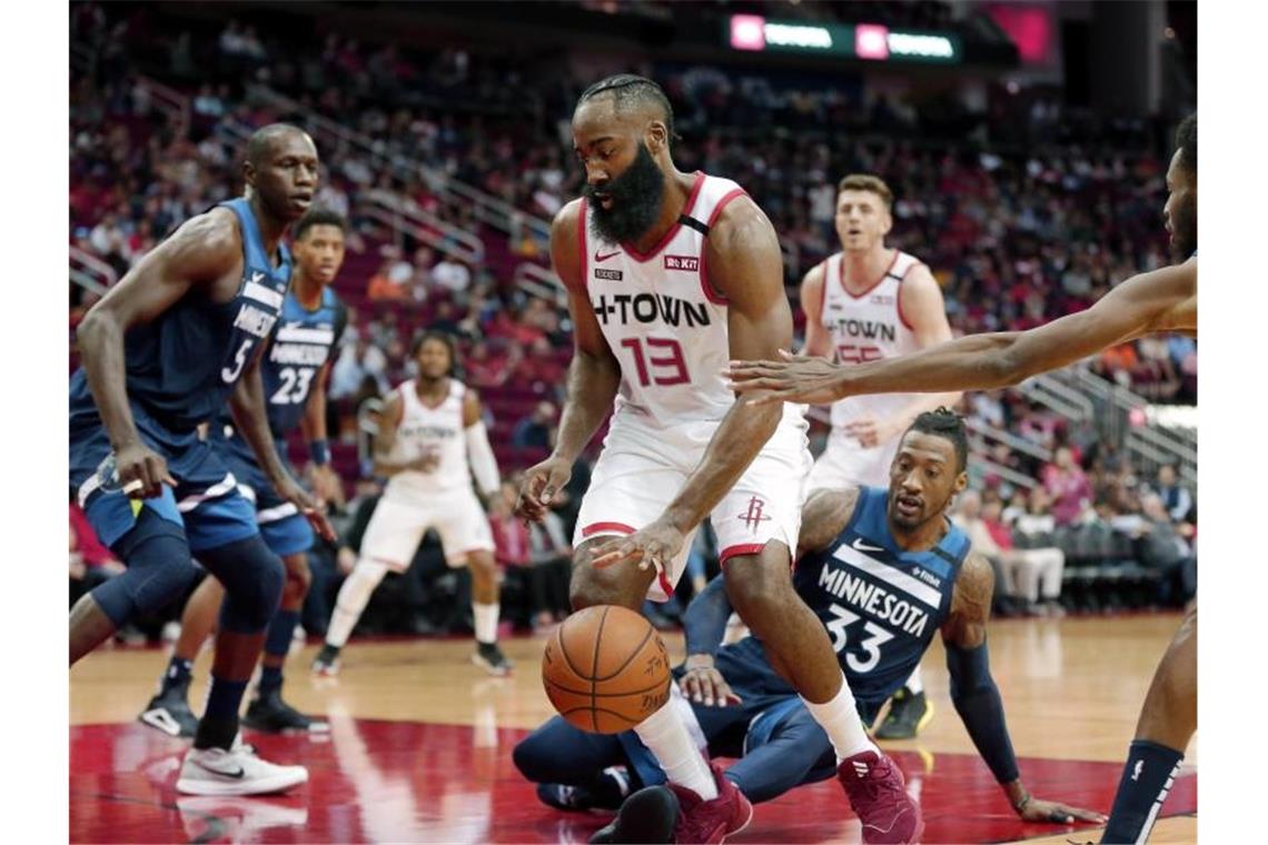 Harden erzielt 20 000. NBA-Punkt - Pleite für Schröder Erzielte gegen Minnesota ein Jubiläum: Rockets-Star James Harden. Foto: Michael Wyke/FR33763 AP/dpa