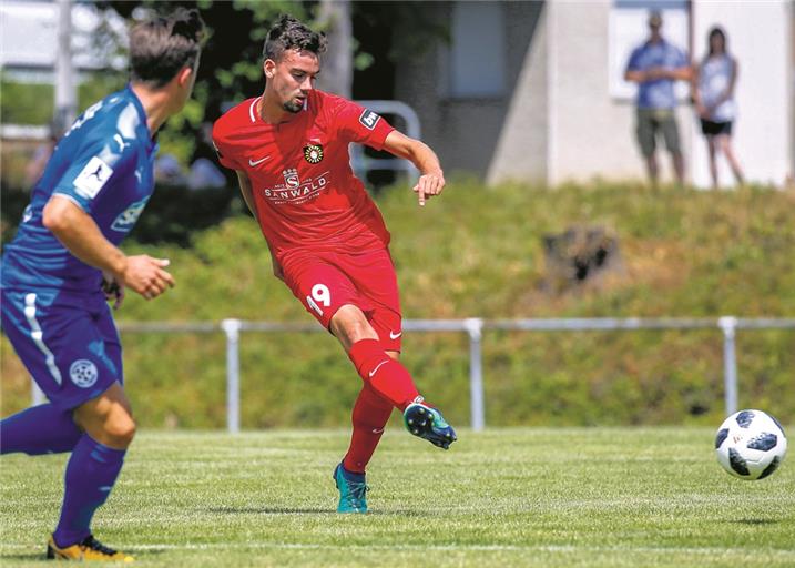 Erzielte im Testspiel gegen Walldorf den 2:1-Siegtreffer für Großaspach: Marco Hingerl, einer der Zugänge der SG Sonnenhof.Foto: A. Becher