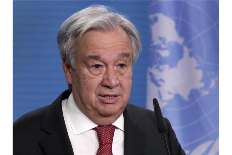 „Es besteht jetzt die klare, reale Gefahr von Mutationen, die das Virus übertragbarer oder tödlicher machen. Wir müssen schnell handeln“, sagt UN-Generalsekretär António Guterres. Foto: Michael Sohn/AP POOL/dpa