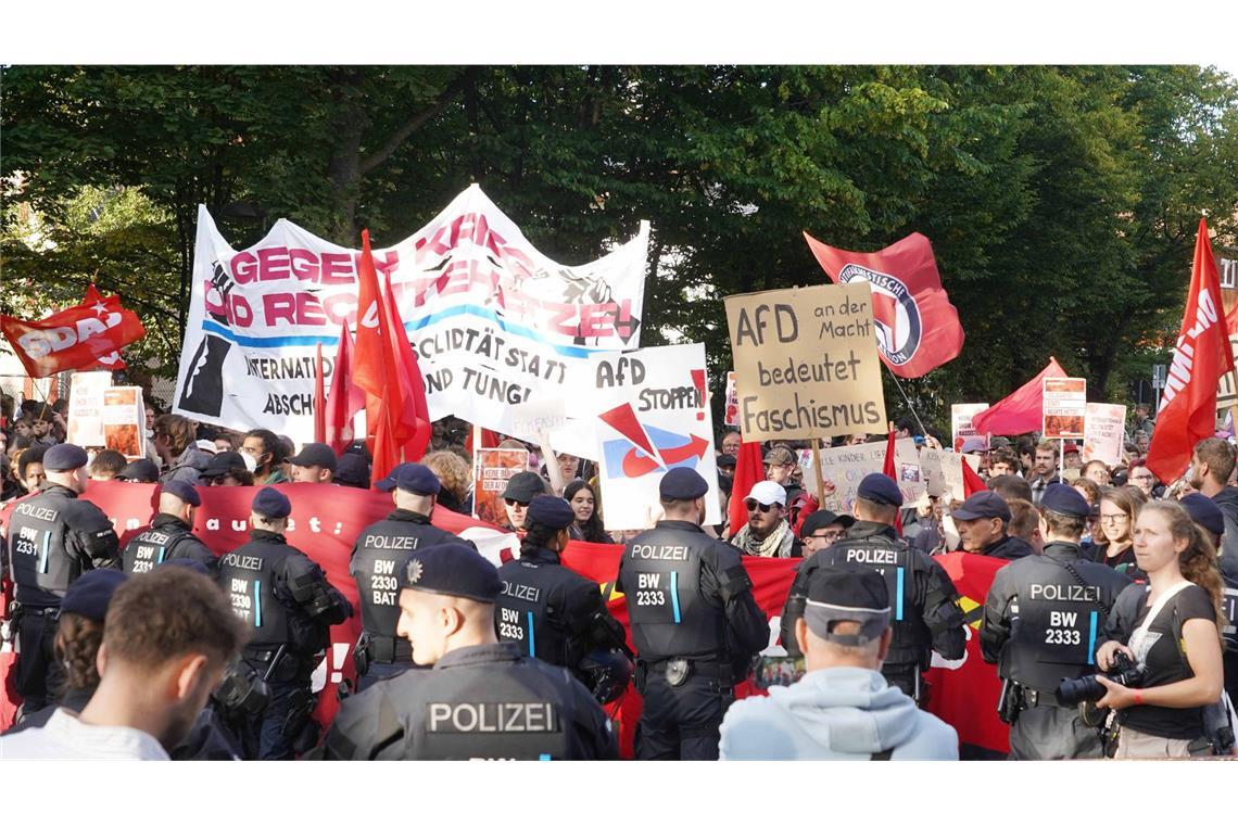 Polizei zieht positive Bilanz nach Palmer-Frohnmaier-Gespräch Es bleibt zunächst friedlich.