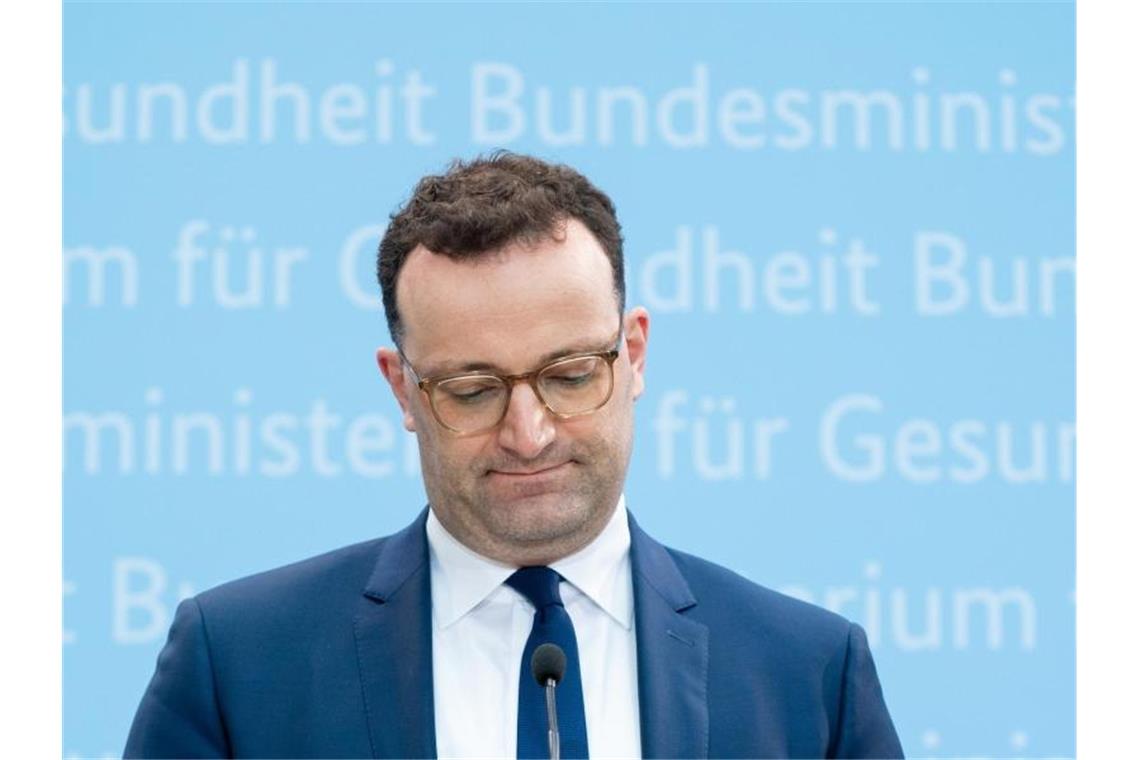 Deutschland stoppt vorsorglich Astrazeneca-Impfungen „Es geht um ein sehr geringeres Risiko - aber, falls es tatsächlich im Zusammenhang mit der Impfung stehen sollte, um ein überdurchschnittliches Risiko“, sagt Bundesgesundheitsminister Jens Spahn. Foto: Kay Nietfeld/dpa