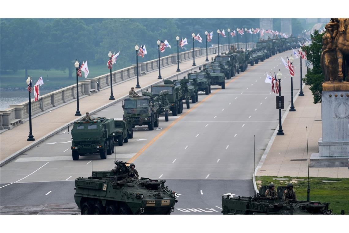 Trump bekommt Militärparade - und Massenproteste Es gibt die Sorge, dass schwere militärische Fahrzeuge die Straßen in der Hauptstadt beschädigen.