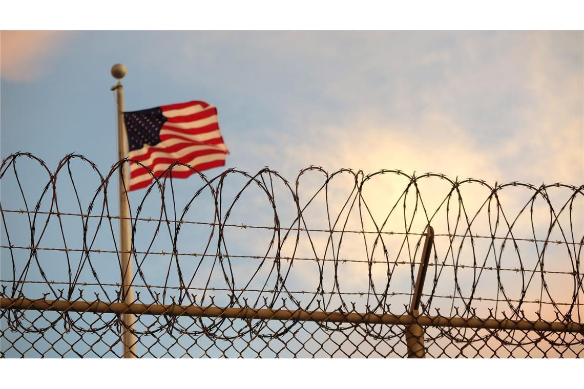 Weißes Haus: Erste Migranten werden nach Guantánamo gebracht Es gibt zwar bereits seit Jahrzehnten eine kaum bekannte Einrichtung in Guantánamo Bay auf Kuba, in der Migranten festgehalten werden können. Laut US-Medien war dort in vergangenen Jahren aber nur eine verschwindend geringe Zahl von Menschen untergebracht. (Archivbild)