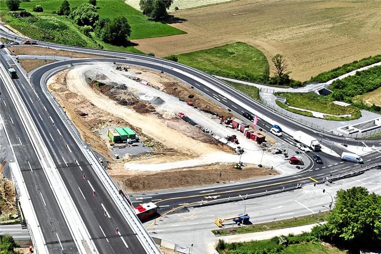 Es ist am Knoten Backnang-West ab Freitag nicht mehr möglich, am Ende der Rampe nach links auf die B 14 in Richtung Oppenweiler abzubiegen. Foto: Ulrich Maier
