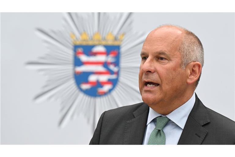 "Es ist der Polizei zu verdanken, dass es nicht zu weiteren Eskalationen gekommen ist", sagt Poseck.