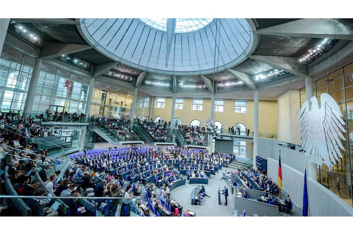 "Üble Nachrede": Merz wehrt sich gegen Weidels Lügen-Vorwurf Es ist die erste Generaldebatte im Bundestag seit dem Regierungswechsel.