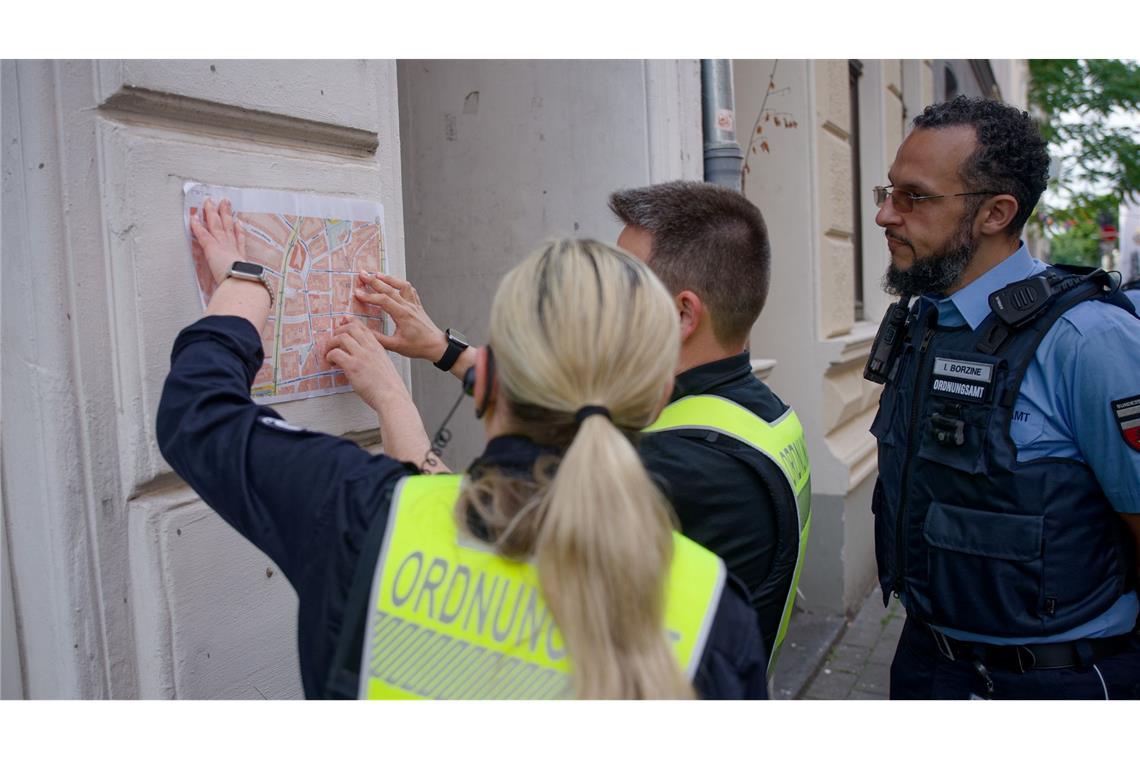 Bomben in Köln nach Groß-Evakuierung entschärft Es ist ein Riesenstück Arbeit für die Kölner Behörden: Bevor die Entschärfung beginnen kann, muss überprüft werden, ob alle Wohnungen leer sind.
