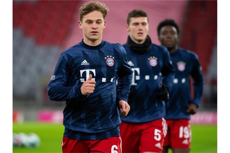 „Es ist für uns eine sehr große Chance, den sechsten Titel innerhalb eines Jahres zu holen“, sagt Joshua Kimmich (l). Foto: Sven Hoppe/dpa