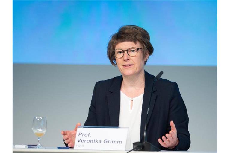 „Es ist utopisch zu glauben, dass die batteriegestützte Elektromobilität die alleinige Lösung sein wird“, sagt Professorin Veronika Grimm. Foto: Timm Schamberger/dpa/Archiv