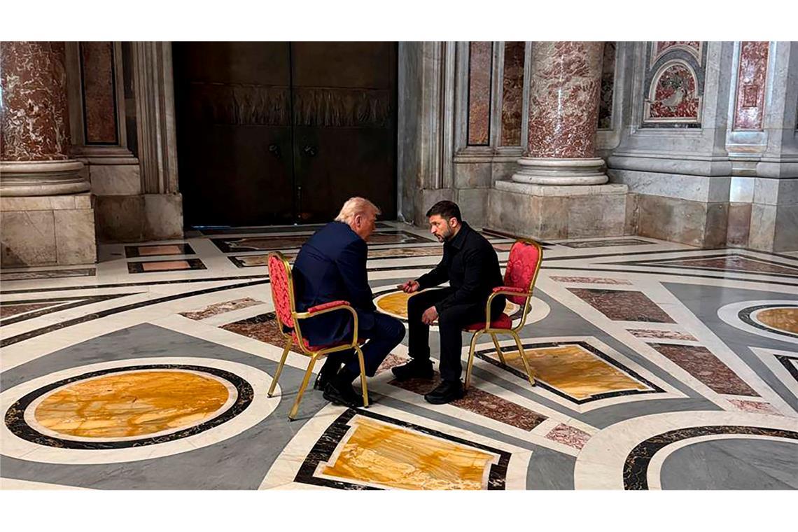 Bemerkenswerte Momente rund um die Papst-Trauerfeier Es ist wohl DAS Gespräch des Tages: Trump und Selenskyj in Rom.
