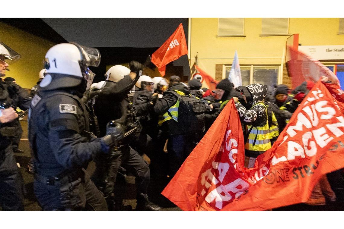 Es kam zu Zusammenstößen von Demonstranten und Polizei.