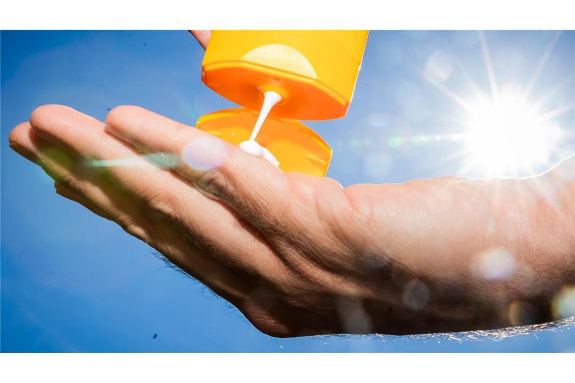 Sind das die Sommertrends? Sunscreen-Lust und Pornstar-Drink Es kann sich gar nicht genug eingecremt werden, finde viele jüngere Menschen, aber auch hautbewusste Ältere.