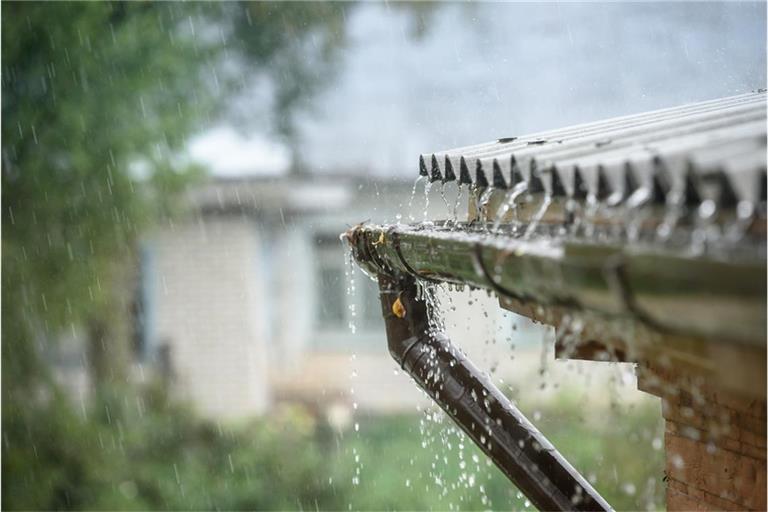 Es kommt in vielen Regionen zu Dauerregen.