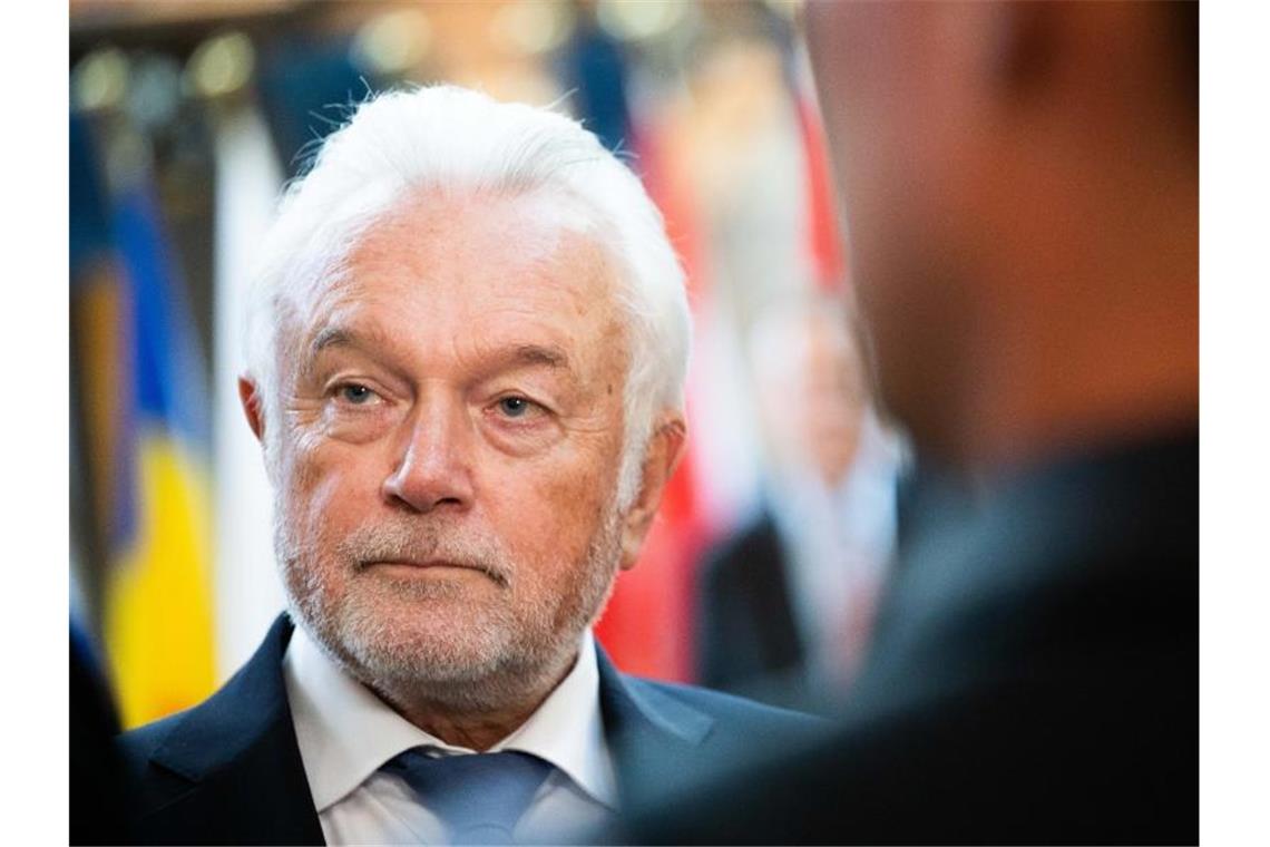 Schlagabtausch um Corona-Beschränkungen im Bundestag Es seien „die massivsten Grundrechtseinschränkungen seit Bestehen des Landes“, findet Wolfgang Kubicki. Foto: Philipp von Ditfurth/dpa