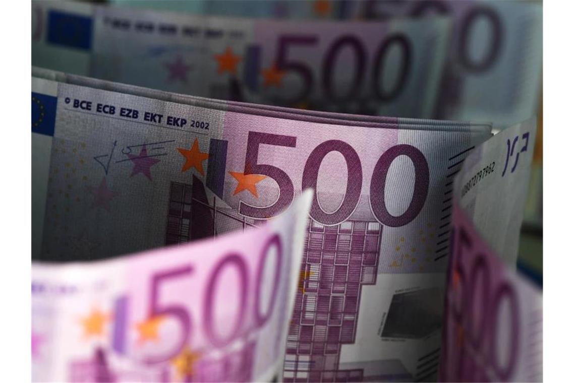 Noch immer große Mengen 500-Euro-Scheine im Umlauf Es sind immer noch große Mengen an 500-Euro-Scheinen im Umlauf. Foto: Jens Kalaene/dpa-Zentralbild/dpa