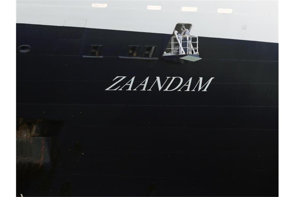 Corona-Odyssee von Kreuzfahrtschiff: Trump schaltet sich ein „Es sind schon vier Gäste gestorben und ich befürchte, dass weitere Menschenleben auf dem Spiel stehen“, schreibt der Präsident der Reederei Holland America Line auf der Internetseite des Unternehmens. Foto: Arnulfo Franco/AP/dpa