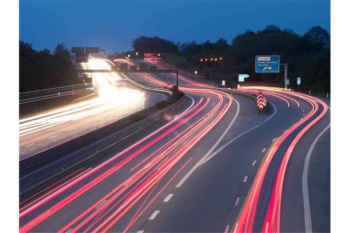 Gekündigte Betreiber der Pkw-Maut fordern 560 Millionen Euro Es war zu erwarten: Die gekündigten Betreiberfirmen der Pkw-Maut wollen Schadenersatz. Foto: Sebastian Kahnert/zb/dpa