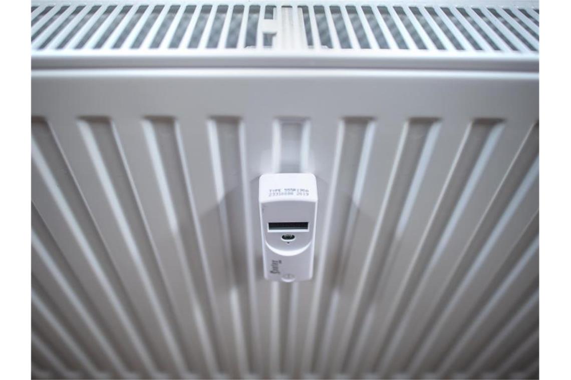 Prognose: Heizkosten steigen in diesem Jahr deutlich Es warm in der Wohnung zu haben, wird für die meisten Haushalte in Deutschland deutlich teurer. Foto: Sina Schuldt/dpa