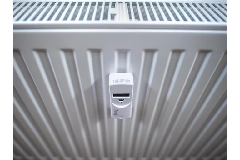 Es warm in der Wohnung zu haben, wird für die meisten Haushalte in Deutschland deutlich teurer. Foto: Sina Schuldt/dpa