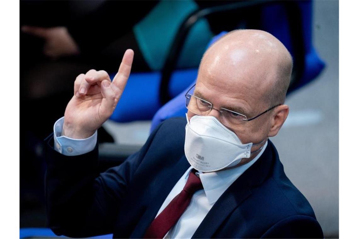 Mehr Rechte für Geimpfte? Debatte vor Bund-Länder-Treffen Es werde zu viel über den angeblichen indirekten Impfzwang geredet und zu wenig über die Rechte von Geimpften, befindet CDU-Politiker Ralph Brinkhaus. Foto: Kay Nietfeld/dpa