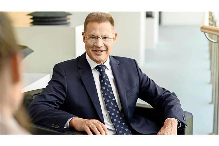 „Es werden auf der einen Seite die Einnahmen der Kassen erhöht, indem Versicherte höhere Eigenanteile zahlen“, sagt  Heiner Scheffold, Chef der Baden-Württembergischen Krankenhausgesellschaft. Zugleich würd im bestehenden System gekürzt, ohne Strukturen zu ändern. I