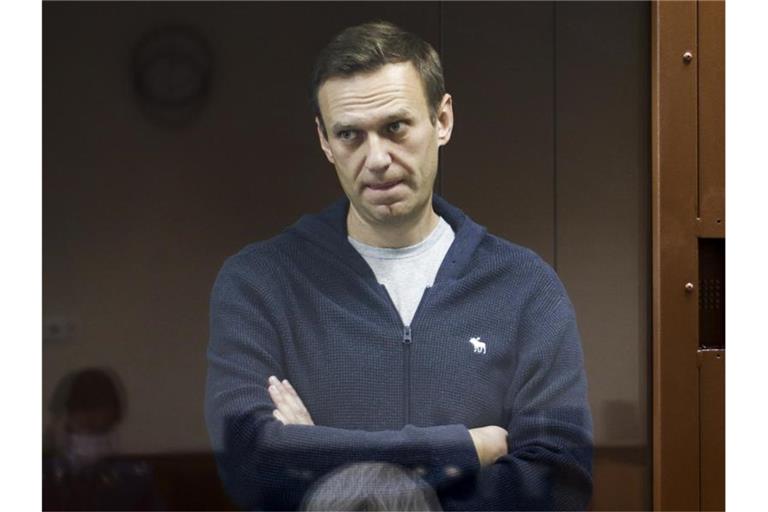 Es wird befürchtet, dass Alexej Nawalny sein rechtes Bein verlieren könnte. Foto: Babuskinsky District Court/AP/dpa