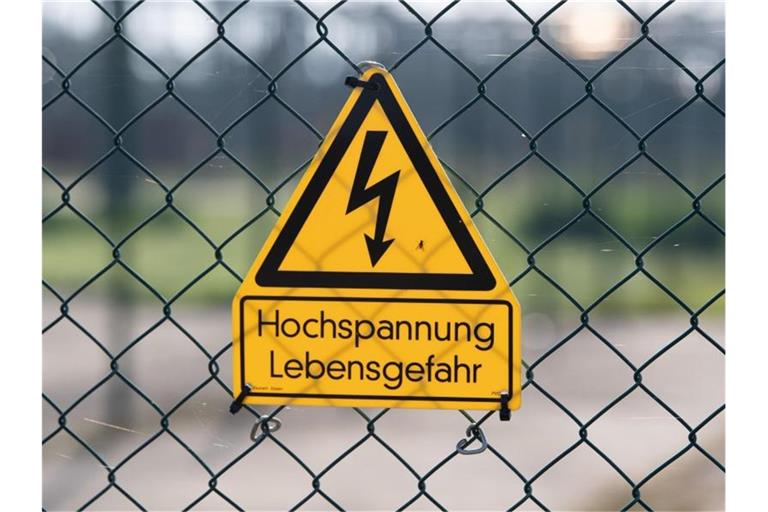 Es wird befürchtet, dass die Stabilität des Stromnetzes in Deutschland unter der Energiewende leiden könnten. Foto: Sebastian Kahnert/dpa-Zentralbild/dpa