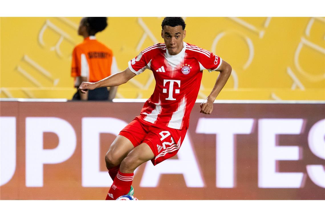 Reha statt Urlaub für Musiala - Und Eberl wird arbeiten Es wird lange dauern, bis Jamal Musiala wieder den geliebten Ball am Fuß haben wird.